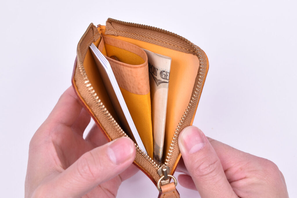 review-ganzo-minerva-natural-zip-purse-bill-side