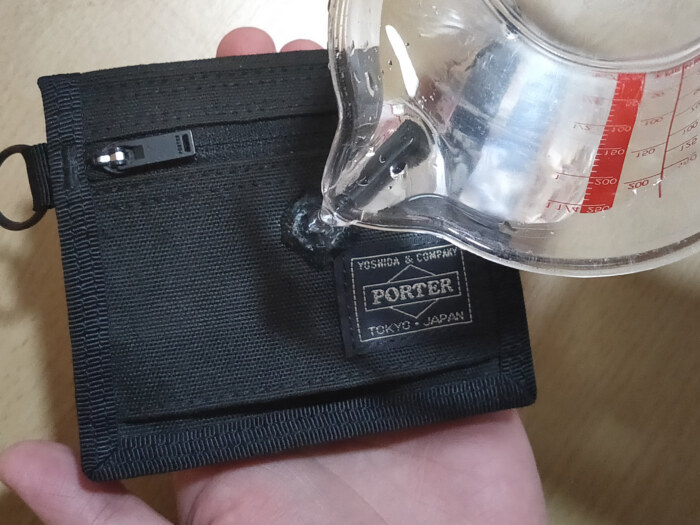review-porter-hybrid-wallet-737-17828-wet-coin-drop